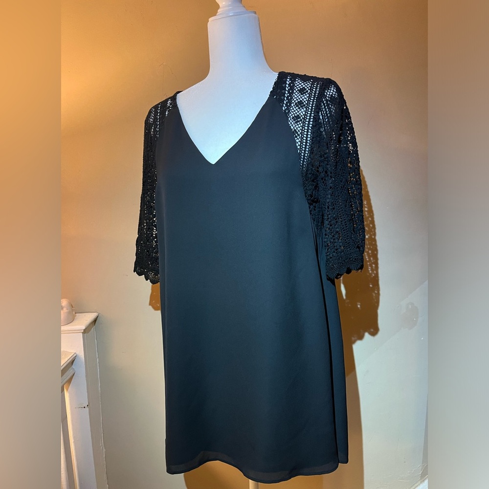 Jodifl lace sleeve shift dress size M